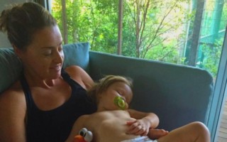 Star triathlete Beth Gerdes and child enjoy a family moment 