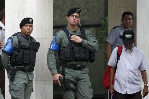 Police officers stand guard at the entrance of the Mossack Fonseca law firm office in Panama City April 12, 2016. REUTERS/Carlos Jasso