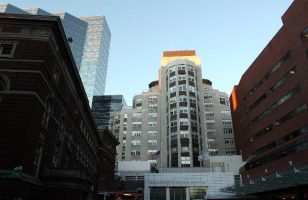 Massachusetts General Hospital. Wikimedia Commons