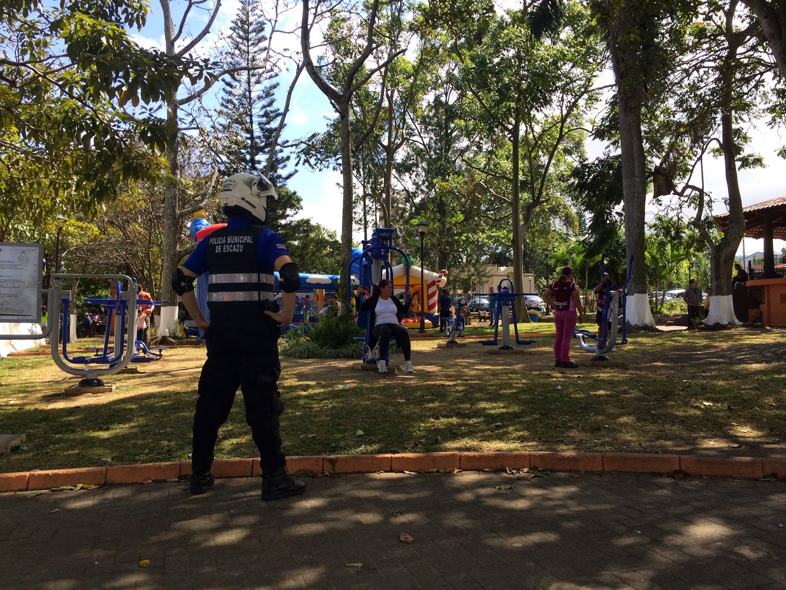 Man Stabbed in Escazú, Costa Rica's Main Park Sunday Morning Dies - The Costa Rica Star