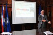Glenn Gaulton from University of Pennsylvania's School of Medicine gives a talk.