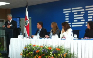 President Chinchilla Listens to Minister Cruz