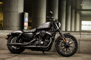 Costa Rica's Ministry of Public Works and Transport (MOPT) purchased 64 Harley Davidson "Iron" 883's, pictured here, at a cost of US $1.5 million. (Photo courtesy of Harley Davidson)