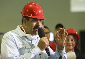 Venezuela's President Nicolas Maduro (L) talks during the opening ceremony of a plant of PVC tubes in the state of Carabobo, in this handout picture provided by Miraflores Palace on February 11, 2016. REUTERS/Miraflores Palace/Handout via Reuters