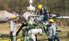 Workers at the Miravalles geothermal plant in the province of Guanacaste, Costa Rica, March 14, 2016. TRF/Fabíola Ortiz